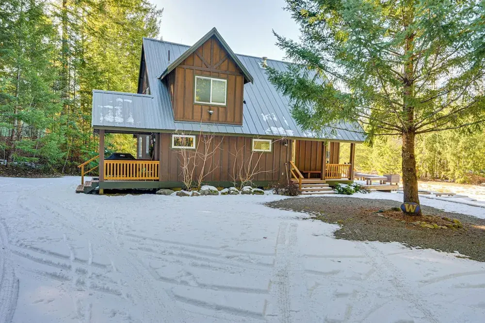 Deck, Hot Tub & Fire Pit: Mtn-view Packwood Cabin