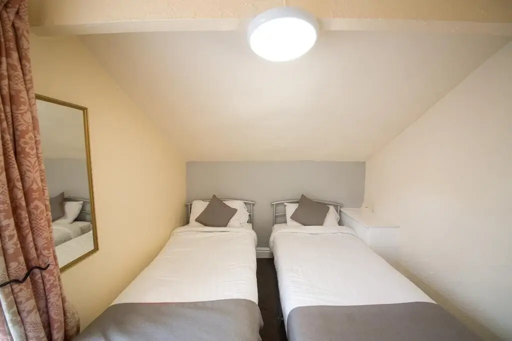 The Hollingdales Hotel - фото 13