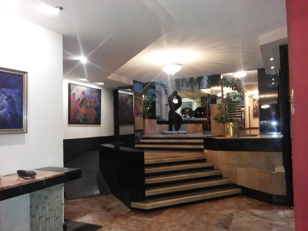 Lobby & Reception