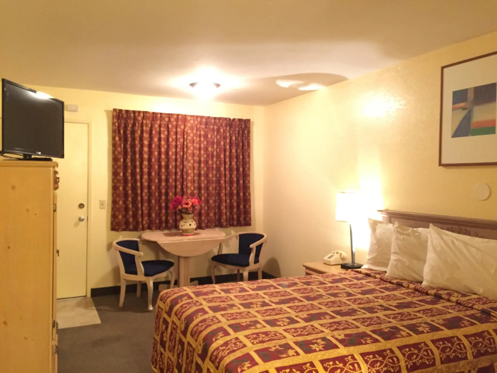 Standard Double room (full double bed)
