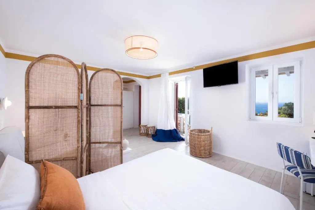 Suite with partial sea view