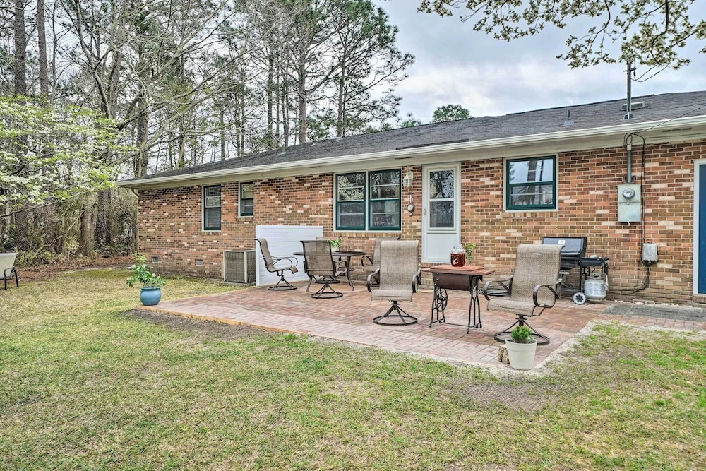 Cozy Wilmington Vacation Rental: 10 Mi to Beach!