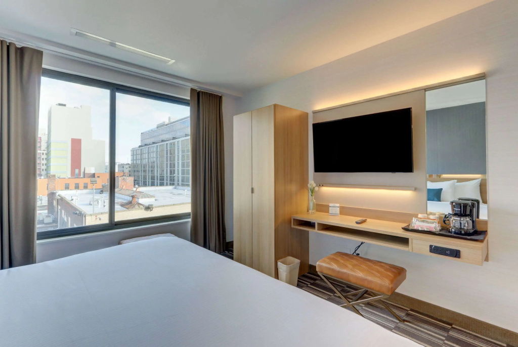 Microtel Inn by Wyndham Long Island City - 4