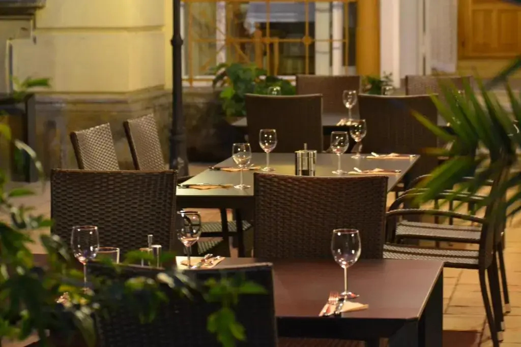 Food & Beverage