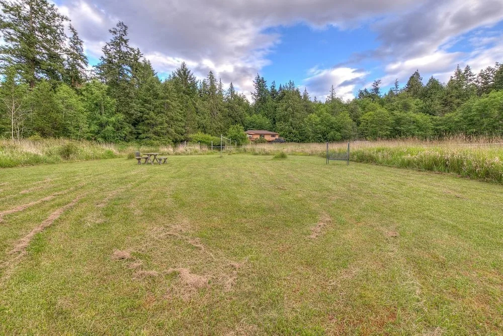 The Cedar Field Vacation House