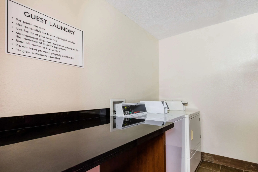 Quality Inn - фото 3