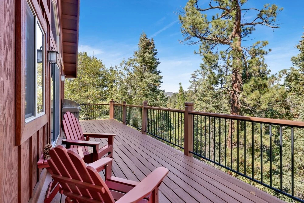 2079-moonridge Manor 3 Bedroom Home by Redawning