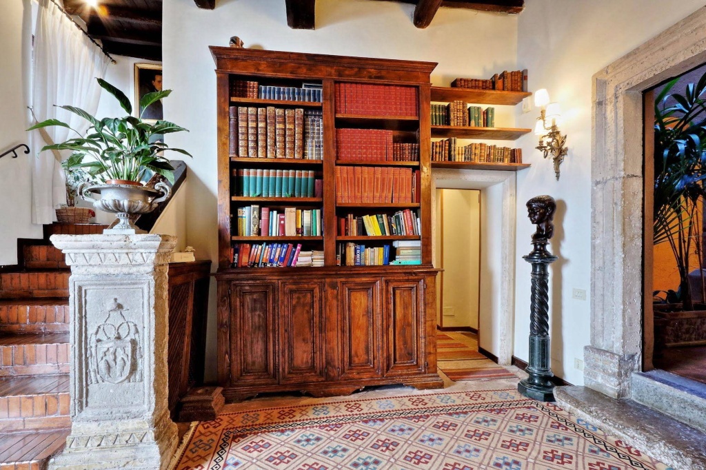 Town House - Treasurerome Collection