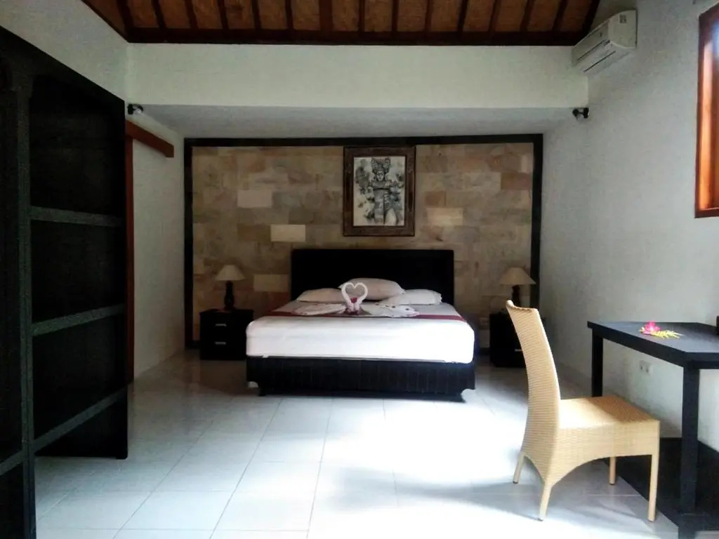 Deluxe Double room with partial sea view (full double bed)