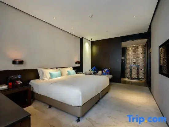 Business Double room (full double bed)