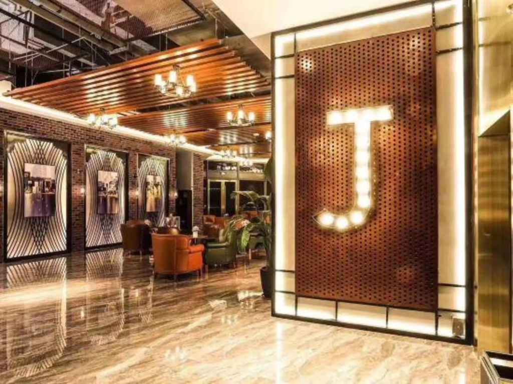 Huainan Gymnasium Industry and Trade Vocational and Technical College JAMES JOYCE COFFETEL