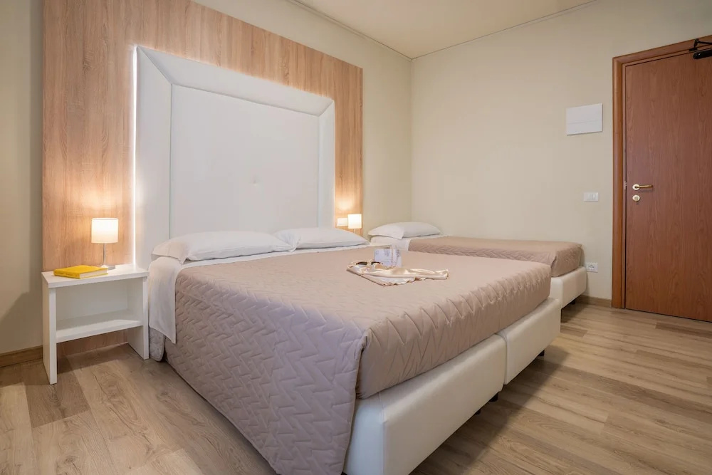 Hotel Suez — 2