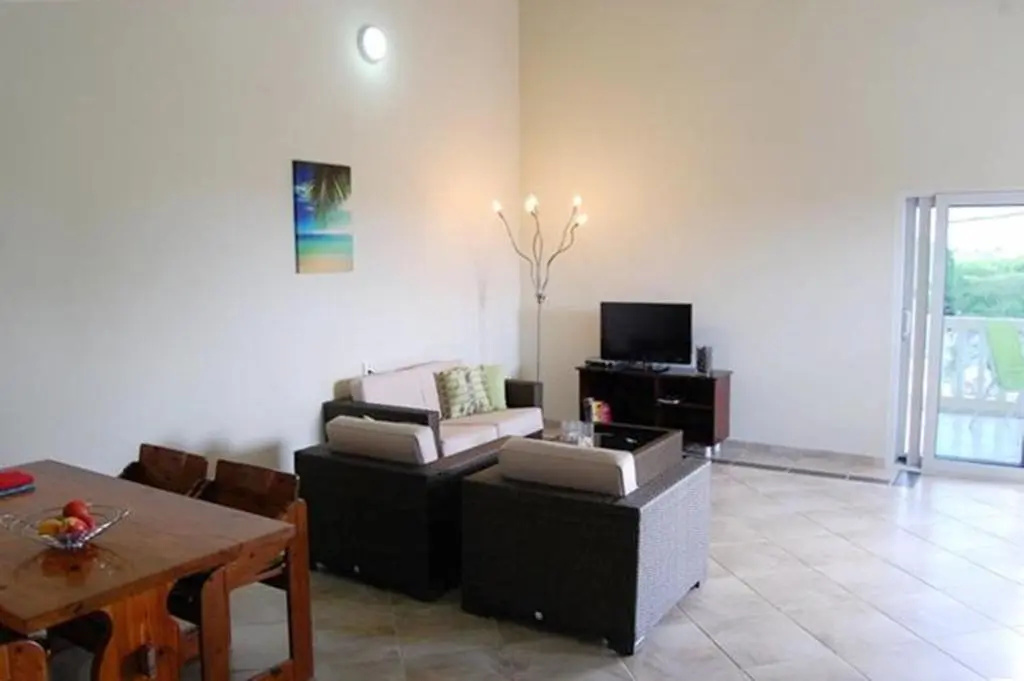 2 Bedrooms Apartment
