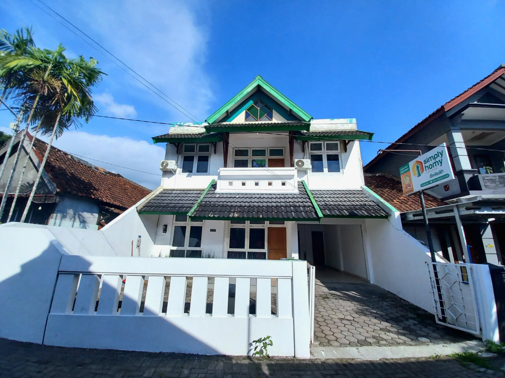Homestay Syariah Warungboto dekat Gembiraloka by Simply Homy
