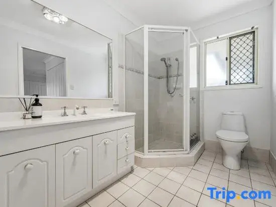 4BR House | Close to Sunnybank/QEII hospital/Griffith Nathan/Nissan Arena