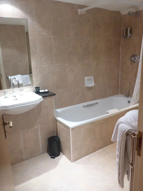 Royal Oak Hotel — 4