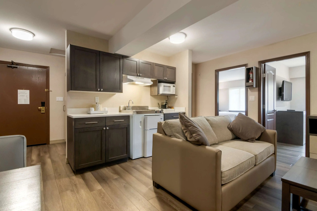 2 Bedrooms Quadruple Suite with mountain view