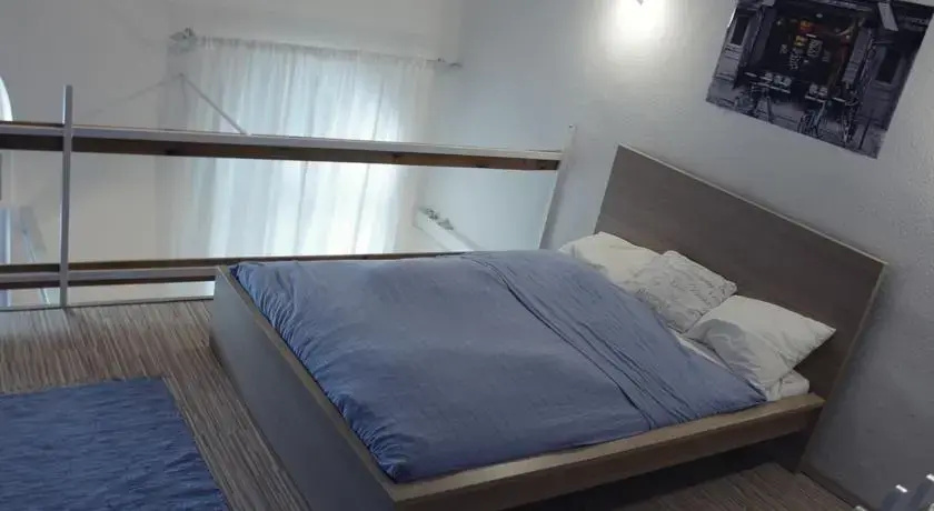 Gozsdu House
