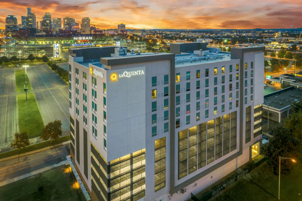 La Quinta Inn & Suites by Wyndham Nashville Downtown / Stadium - 2
