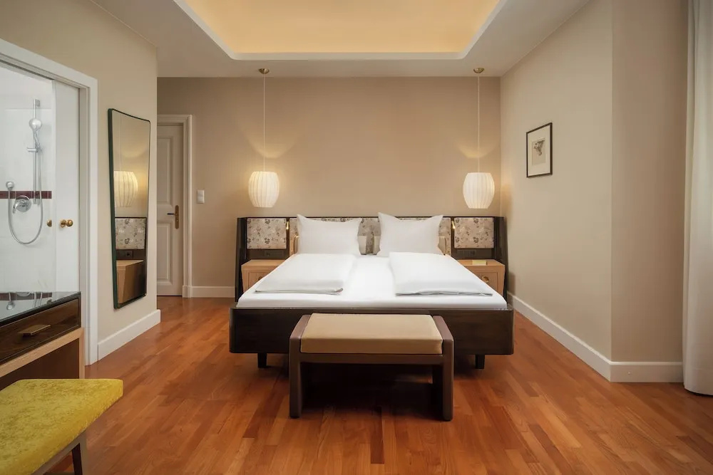 Deluxe Double room (full double bed)