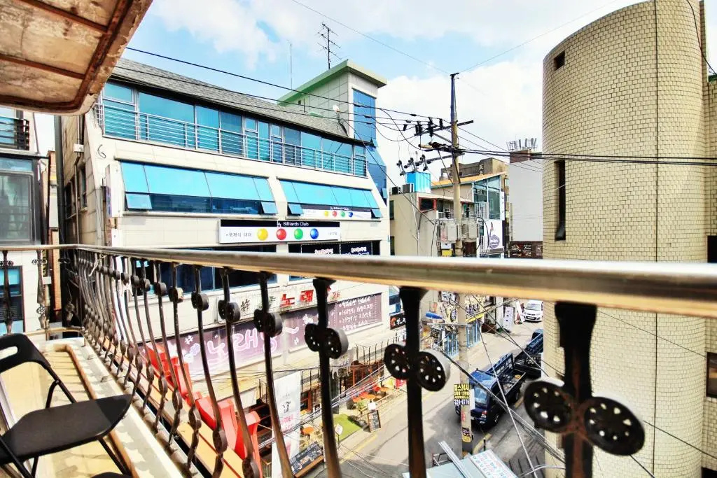 Standard Double room with city view (twin beds)