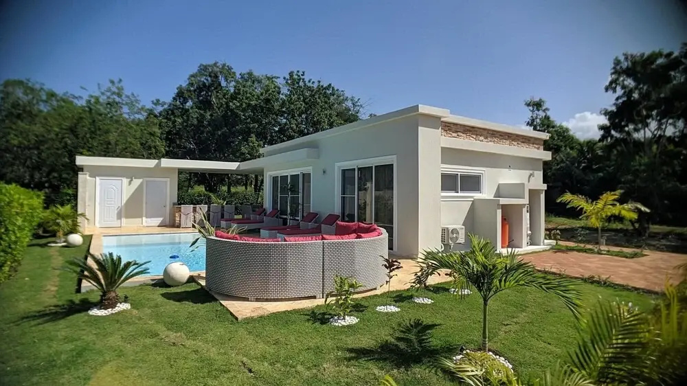 Stylish Secluded Property Just a Short Drive From the Beach