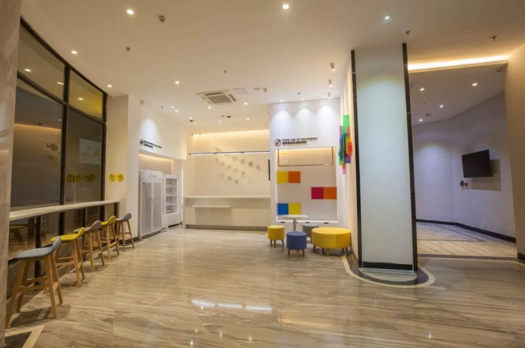 Lobby & Reception