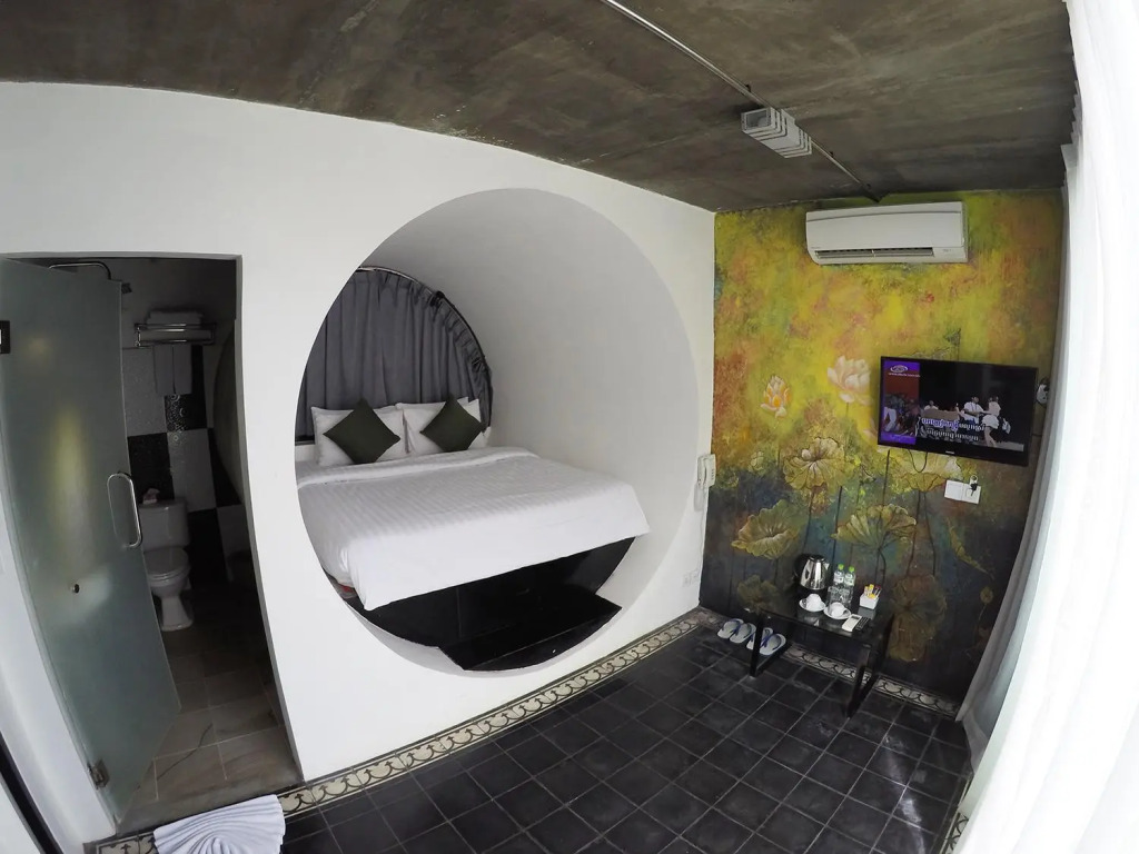 3 Bedrooms Royal Double Bungalow with garden view full double bed