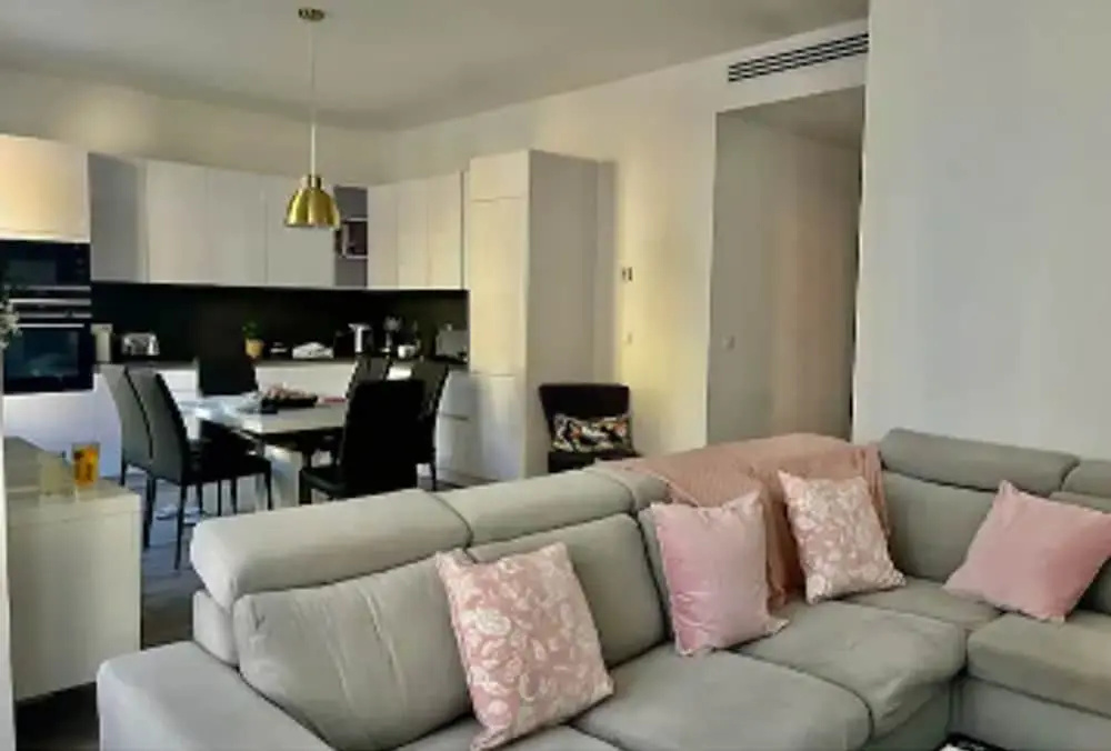 Voir la photo 4 — Stylish 3-bedroom Gem Steps From Monaco Spacious