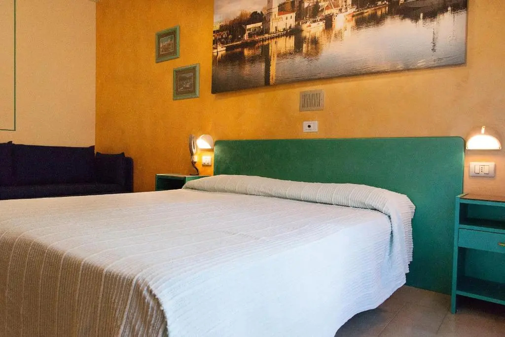 Standard Triple room with balcony