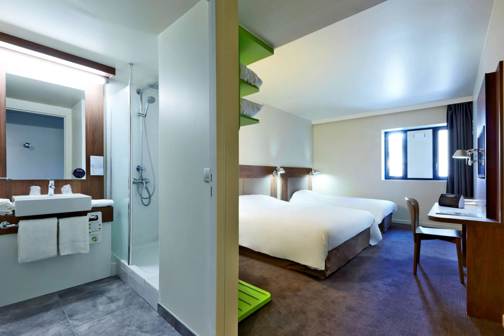 Standard Triple room