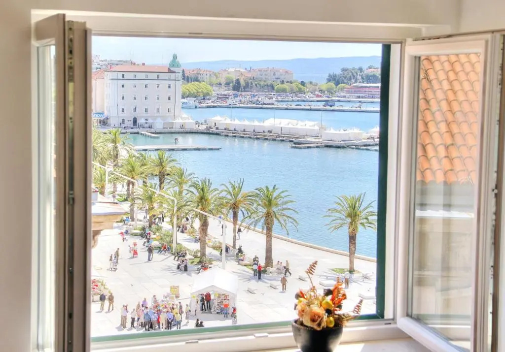 2 Bedrooms Deluxe Apartment with sea view