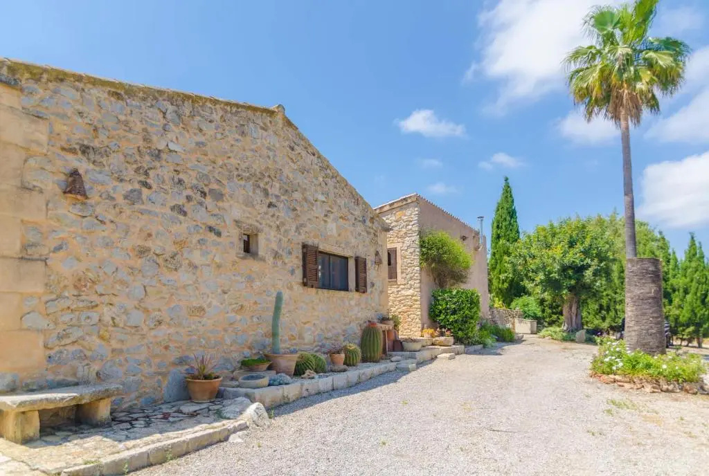 4 Bedrooms Villa