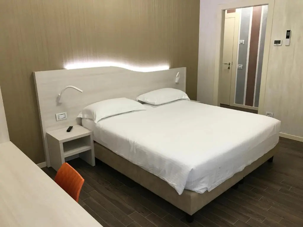 Deluxe Double room (full double bed)