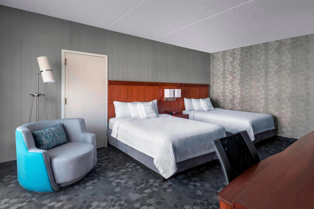 Отель Courtyard by Marriott Newark Liberty International Airport в Ньюарке