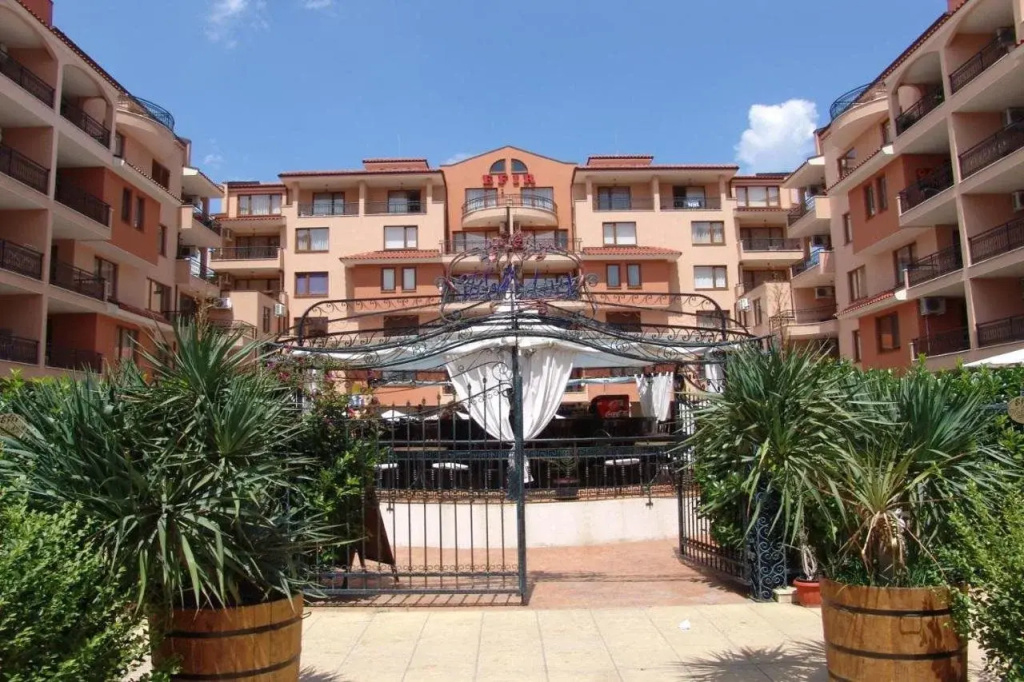 Efir Aparthotel