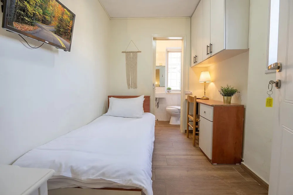 Economy room