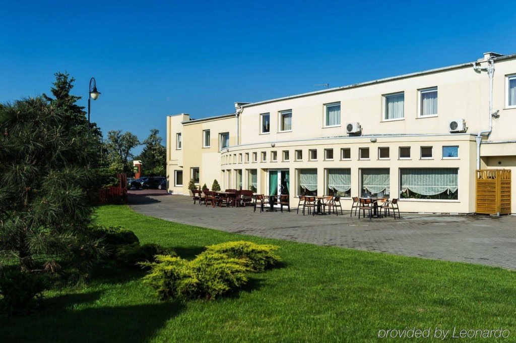 BIAŁY DOM HENLEX - Hotel Restauracja image