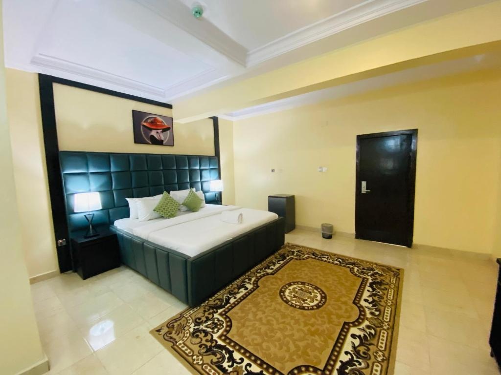 Deluxe Double room (full double bed)