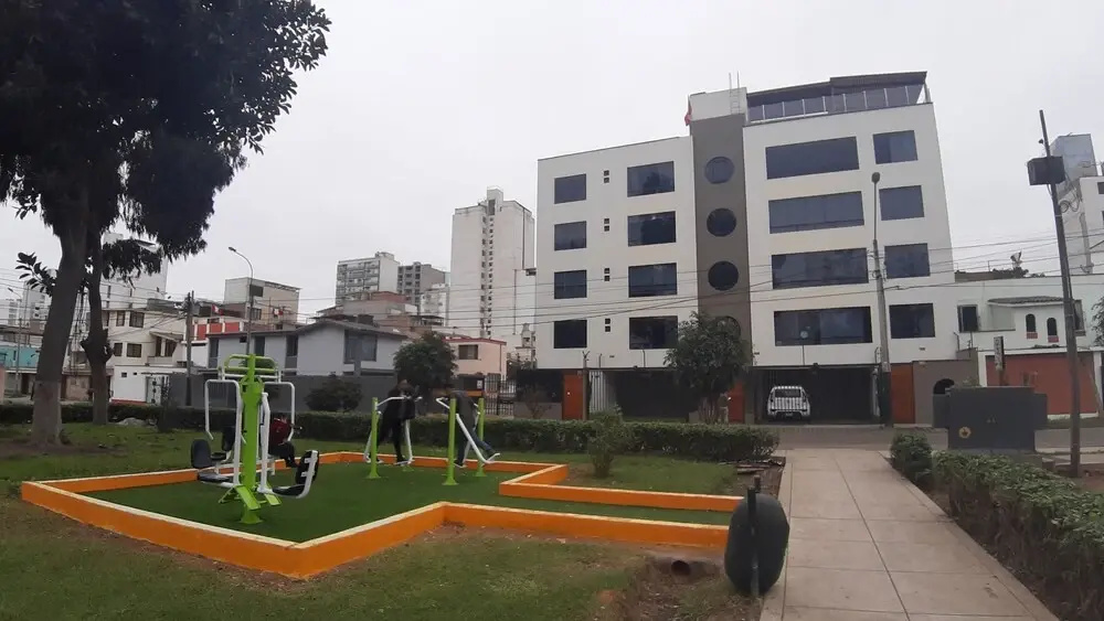 Sebris Cafic Art Gallery House