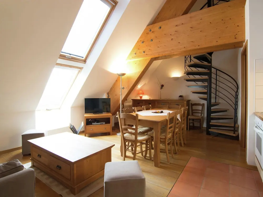 Beautiful Building, With Separate Apartments, Perfect for Family Celebrations - фото 20