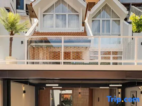 Modern Nordic-style 5-bedroom villa in Sukhumvit, downtown Bangkok