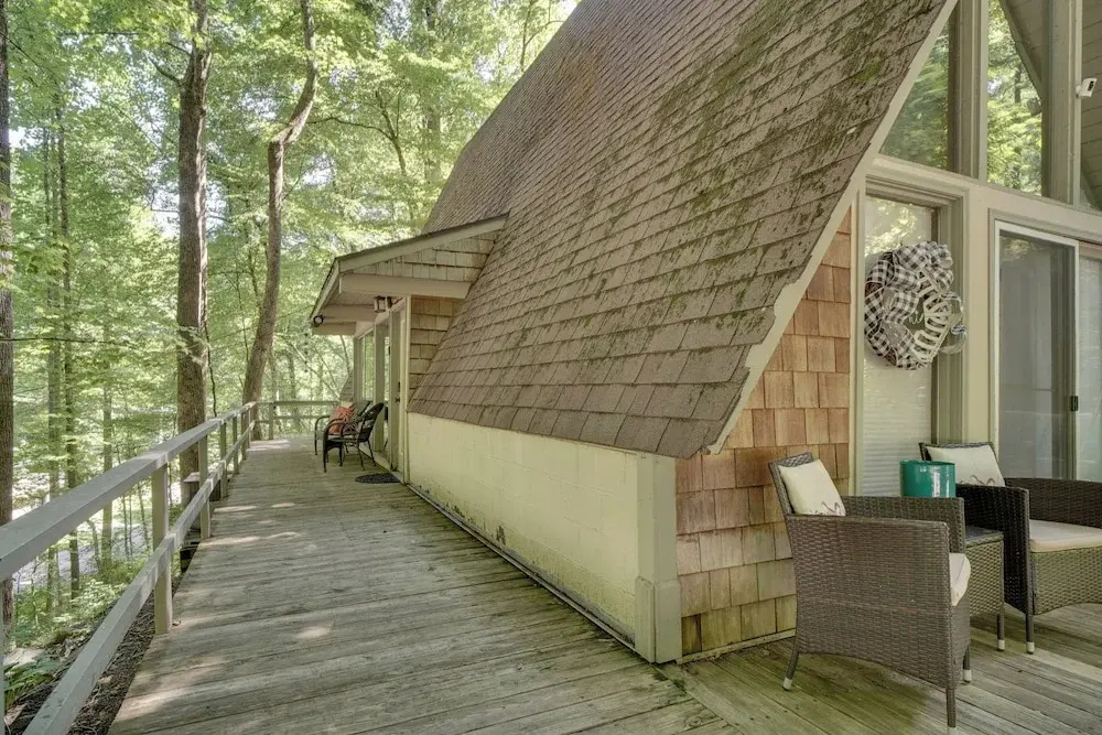 'snuggle Inn' in the Heart of Chalet Village!