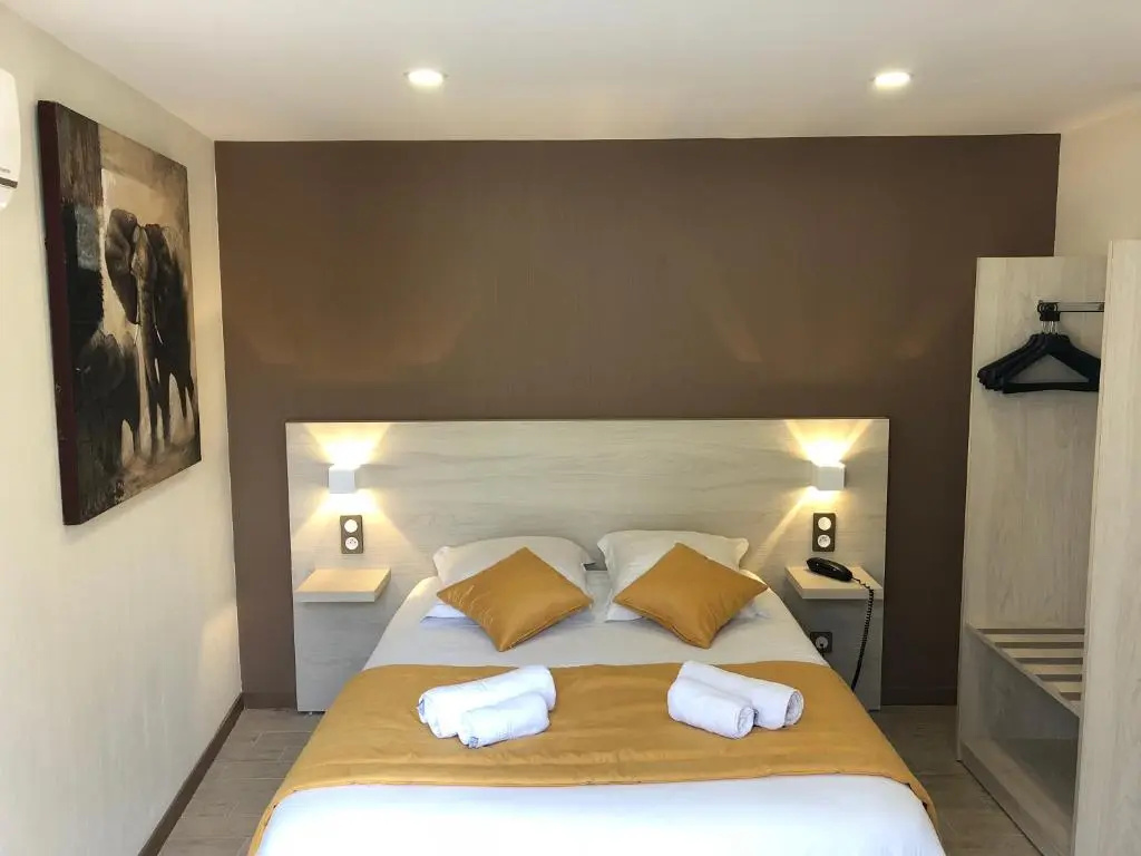 Standard Double room with pool view (full double bed)