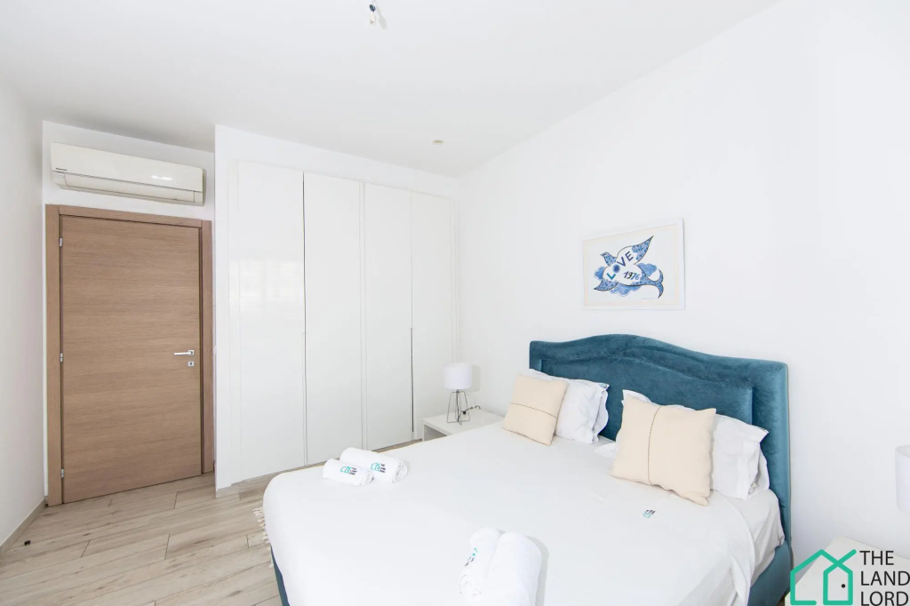 LUXUEUX APT AVEC JARDIN ET GARAGE PRIVéS @ MARSA