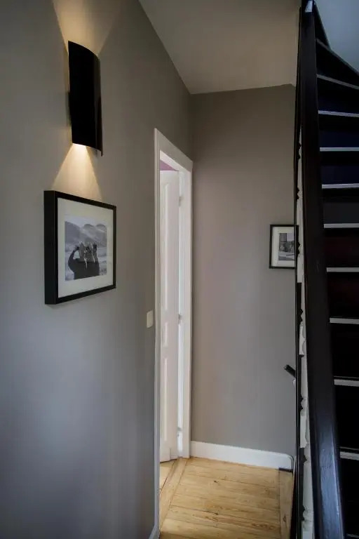 Two White Pigeons - фото 17