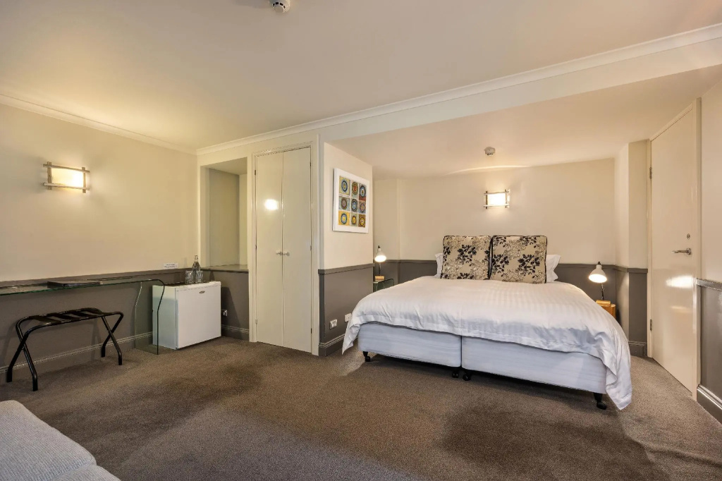 Deluxe Suite
