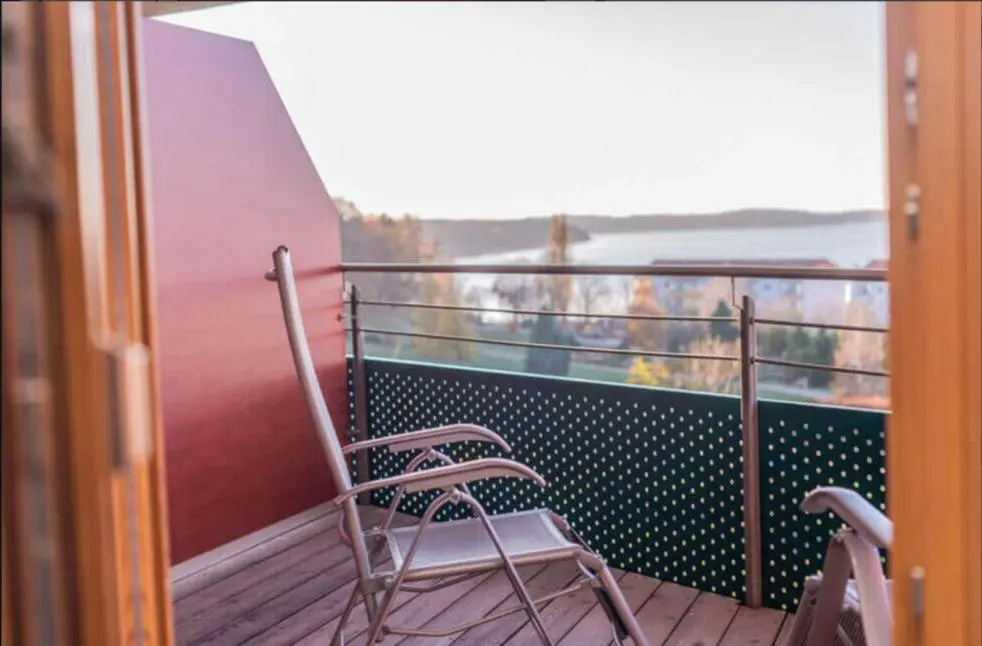 Standard Double room with lake view (full double bed)