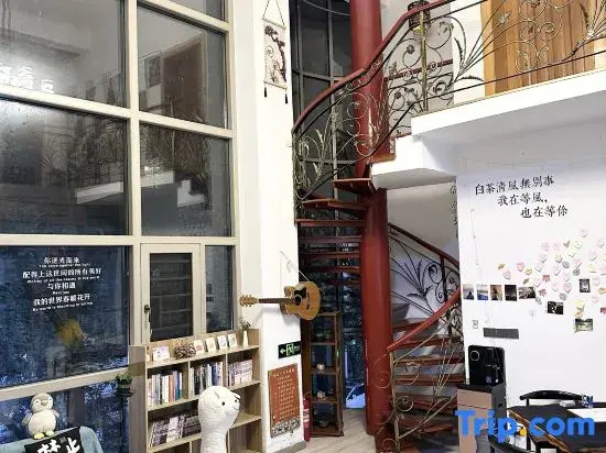 Guyi Yifang Hostel (Anshun Gufu Street Store)