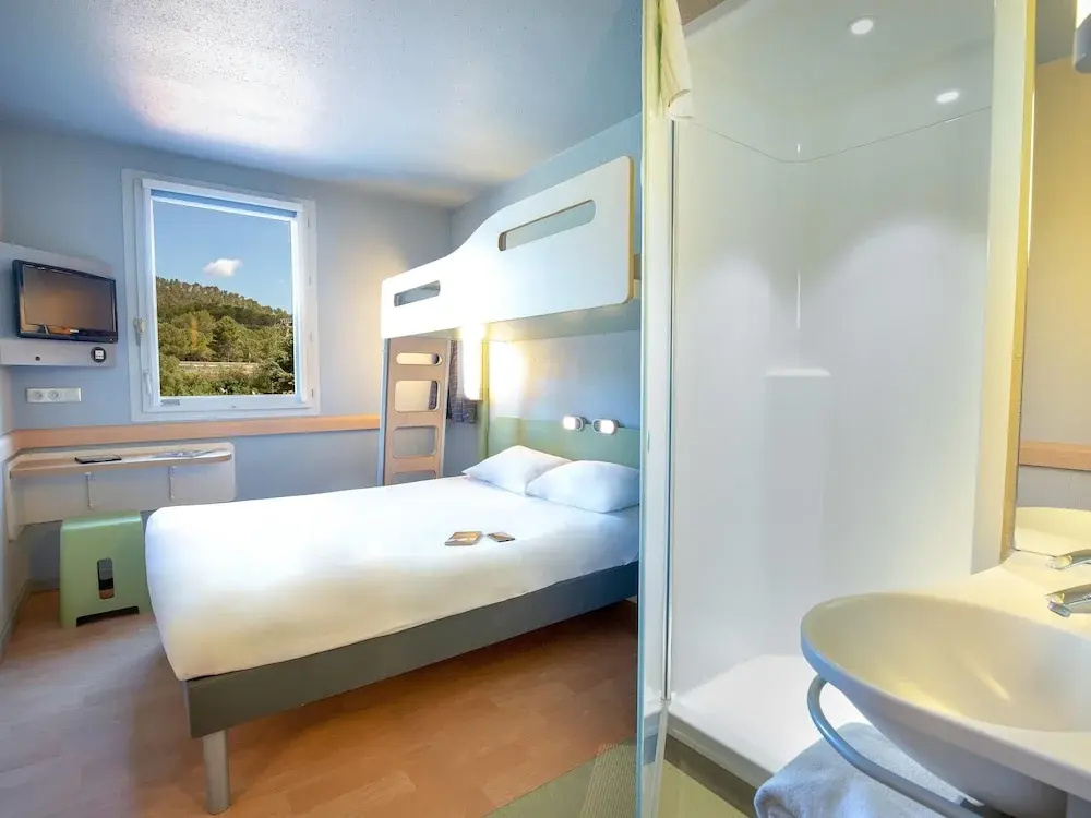 Standard Triple room